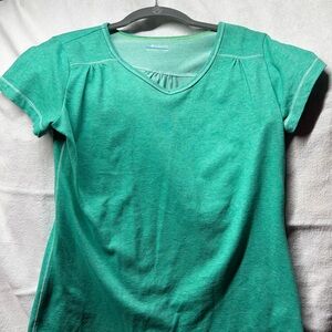 🌷Columbia Green Fitted Short Sleeve Tee